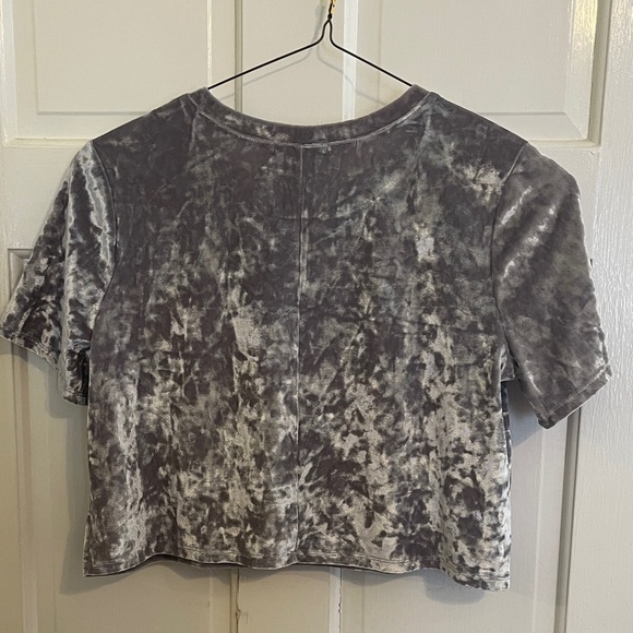 NWT Forever 21 Gray Crushed Velvet Short Sleeve Crop Top with pocket - Picture 4 of 5